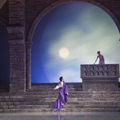 Foto di scena del balletto Romeo e Giulietta dell'Opera di Perm (foto Nikita Chuntomov)