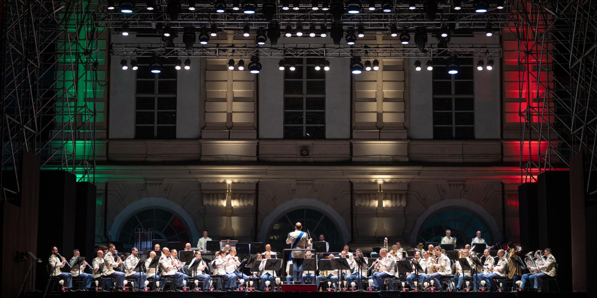 The Italian Army's Music Band at the Arsenale Courtyard (ph Andrea Macchia)