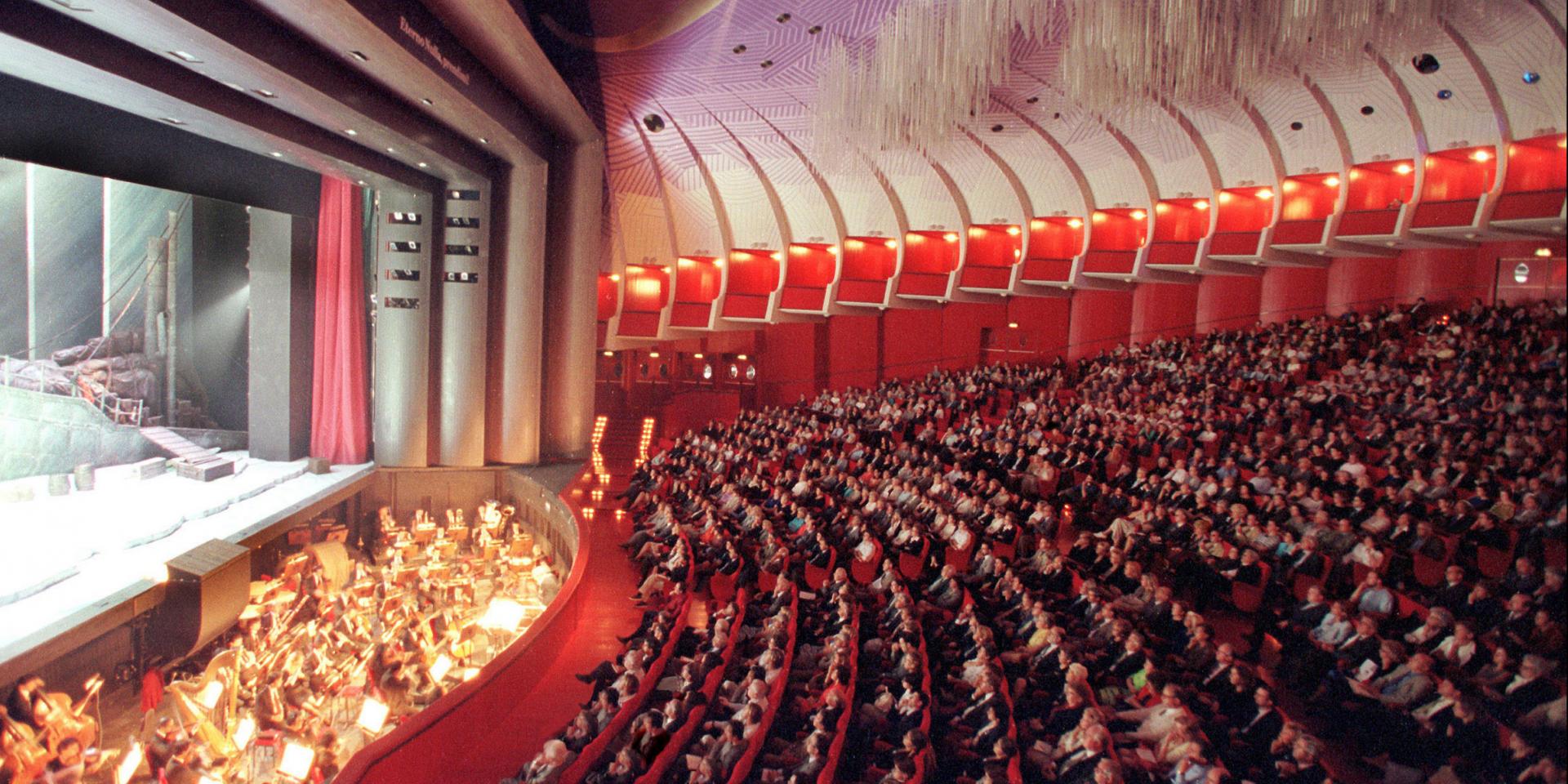 The Teatro Regio hall with the public