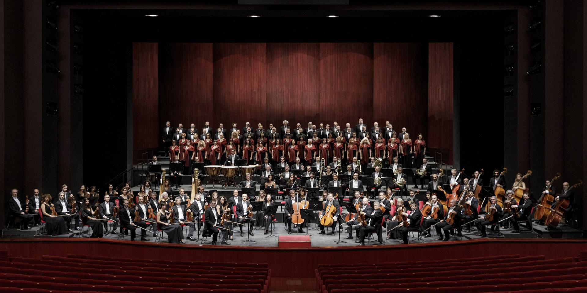 L'Orchestra e il Coro Teatro Regio Torino (foto Edoardo PIva)