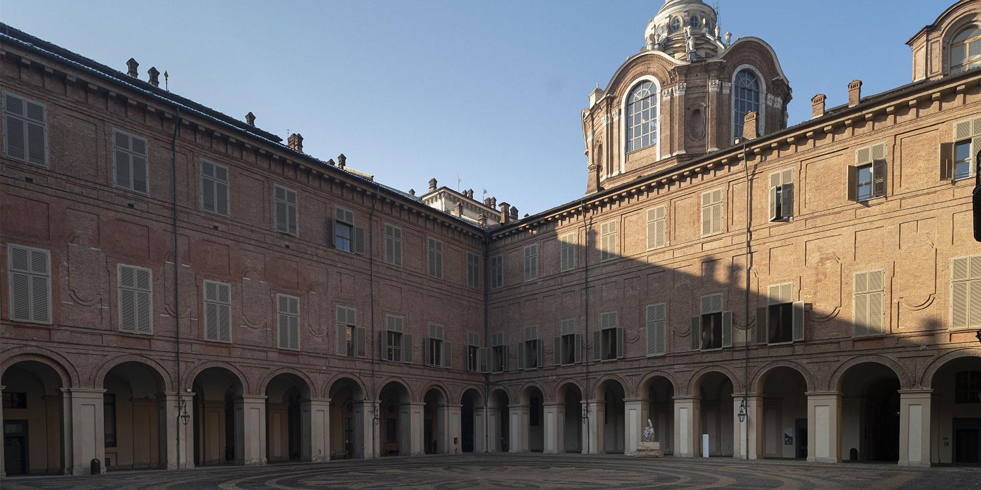 La Corte d'Onore di Palazzo Reale