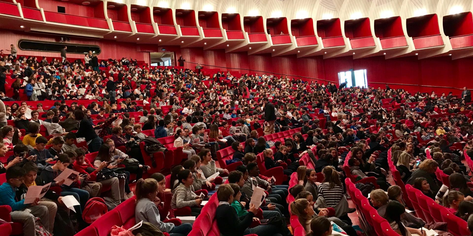 Ragazzi al Teatro Regio (Andrea Macchia)