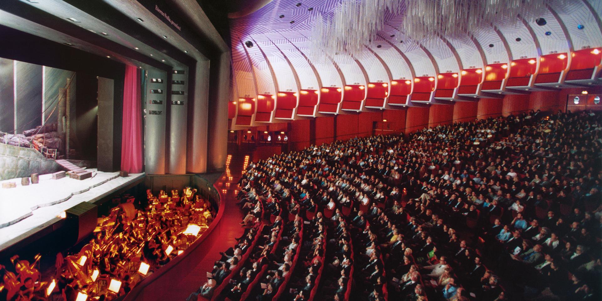 La sala del Teatro Regio con il pubblico