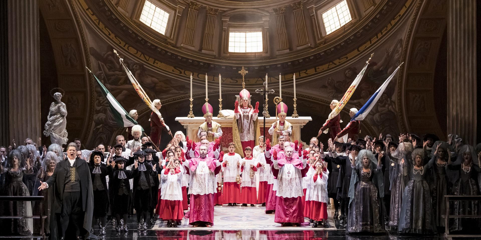 Una scena di Tosca (foto Edoardo Piva)