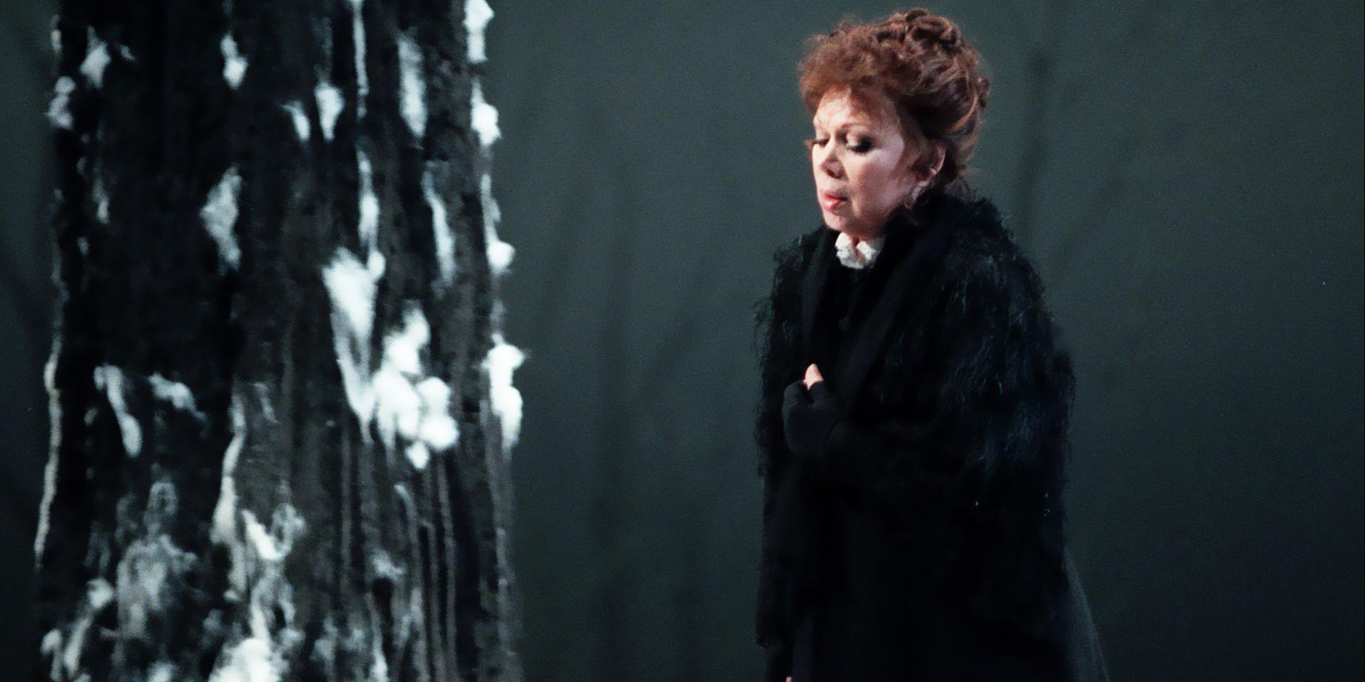 Mirella Freni interpretà Mimì nella Bohème del centenario (1996) - Foto Ramella&Giannese Mirella Freni in una scena del quadro III di Bohème