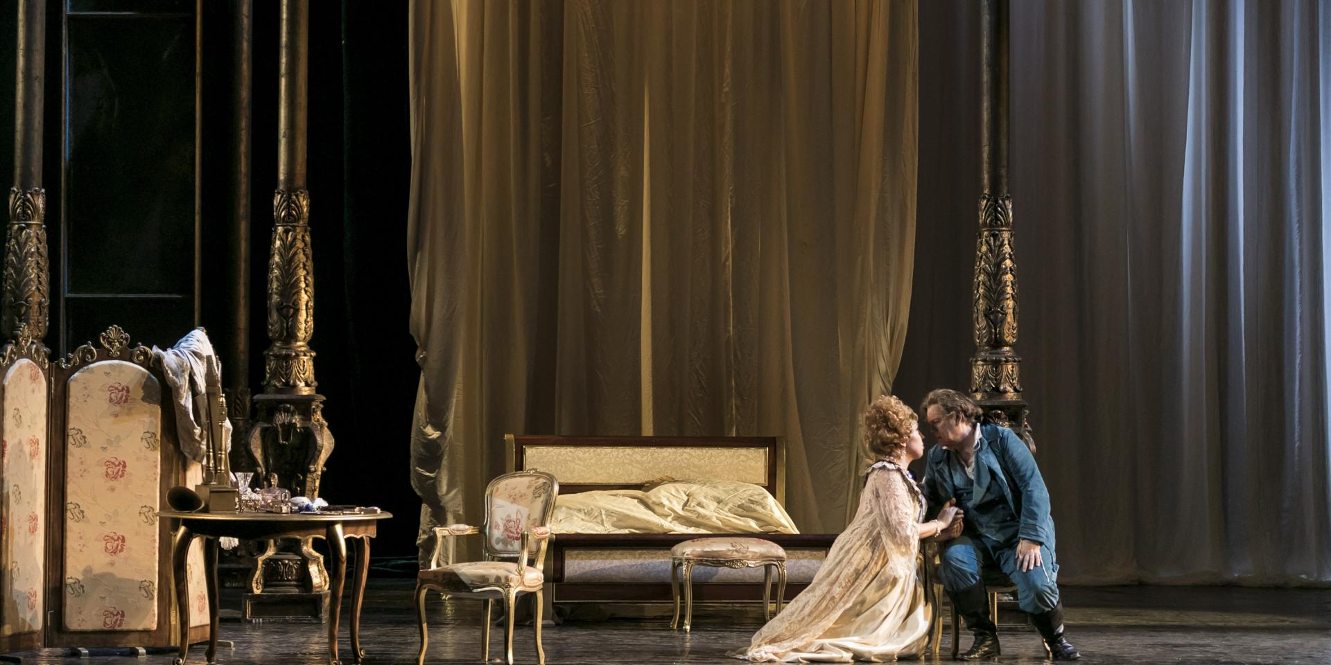Stage photo of Manon Lescaut (ph Edoardo Piva)