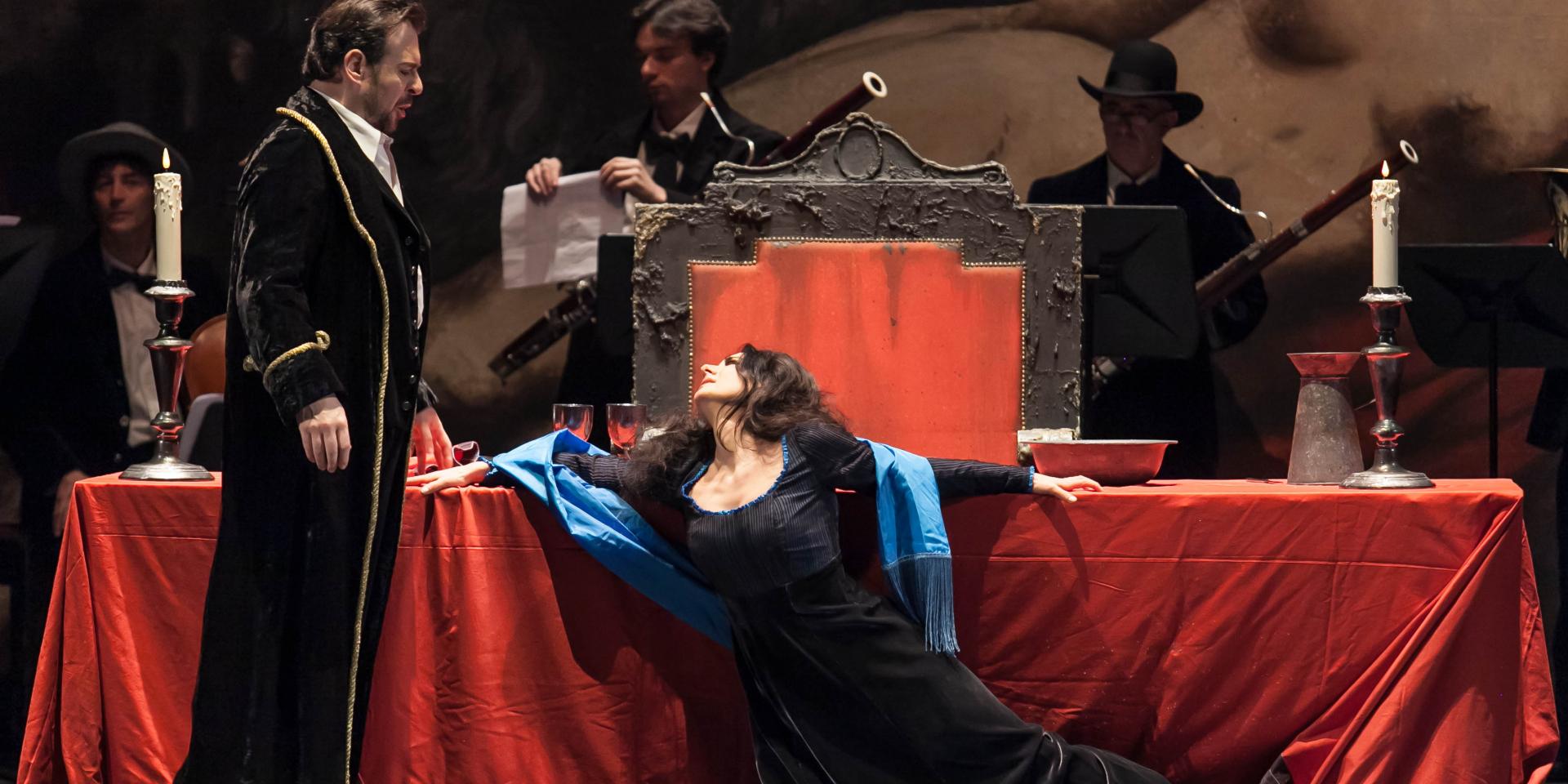 Carlos Álvarez e Carmela Remigio in Don Giovanni (foto Ramella&Giannese) Carlos Álvarez e Carmela Remigio in Don Giovanni (foto Ramella&Giannese)