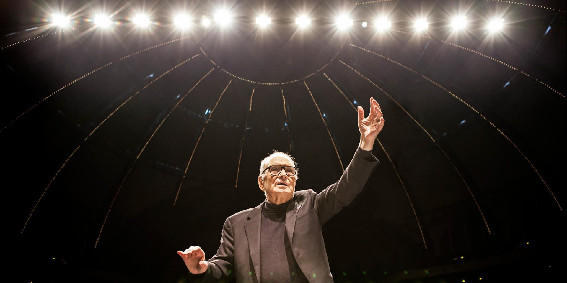 Ennio Morricone sul podio (foto Jelmer de Haas, 2015) Ennio Morricone sul podio