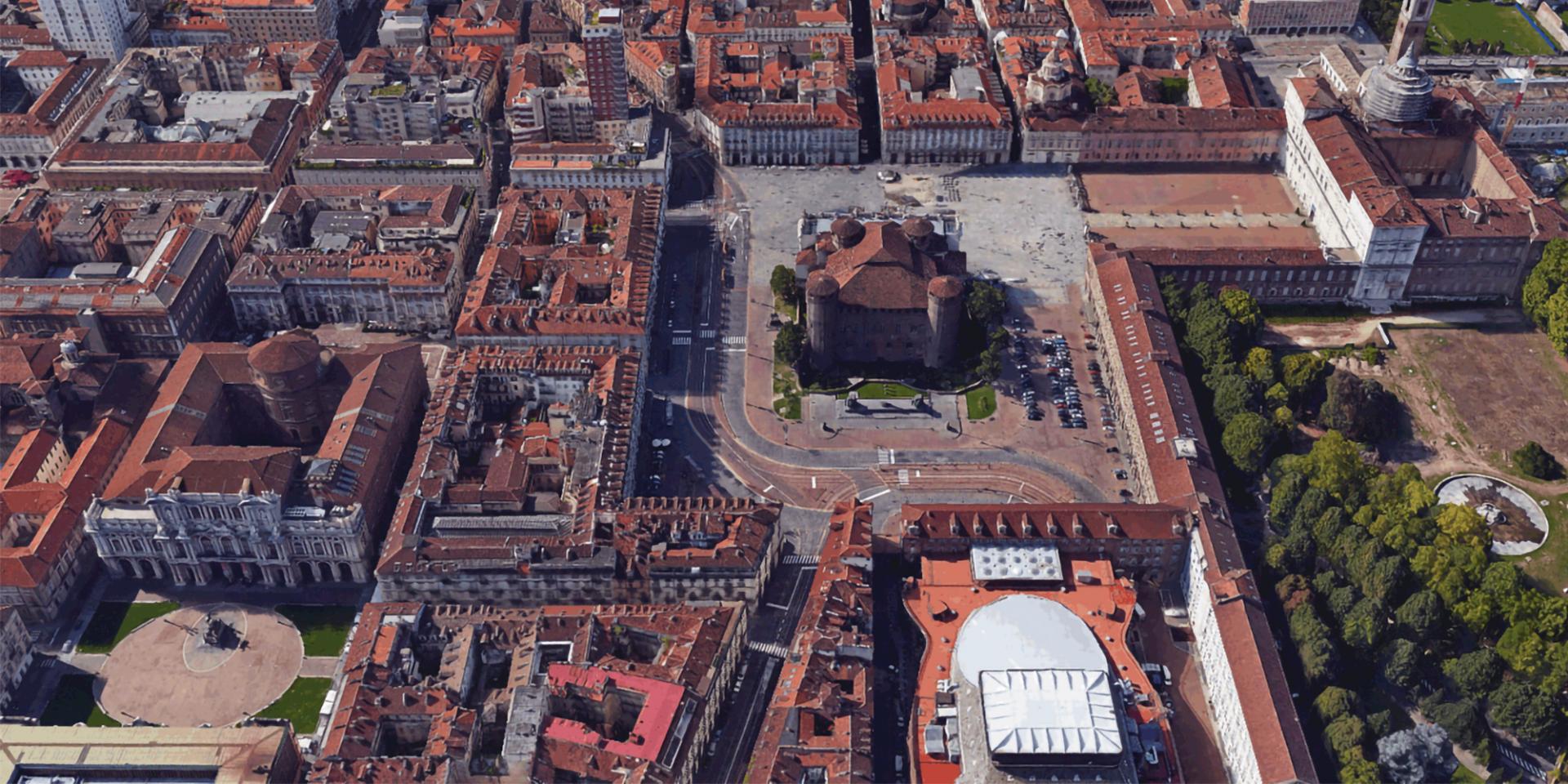 Veduta aerea sul centro città Veduta aerea del centro città con via Po, il Teatro Regio e piazza Castello