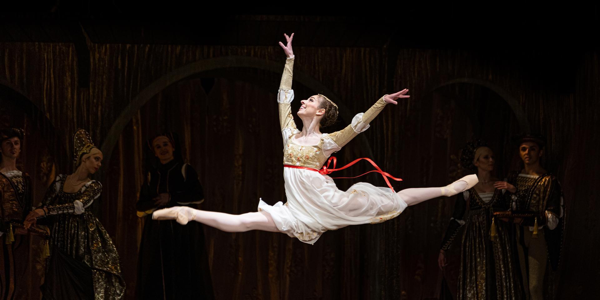 Ballerina in posizione di jété