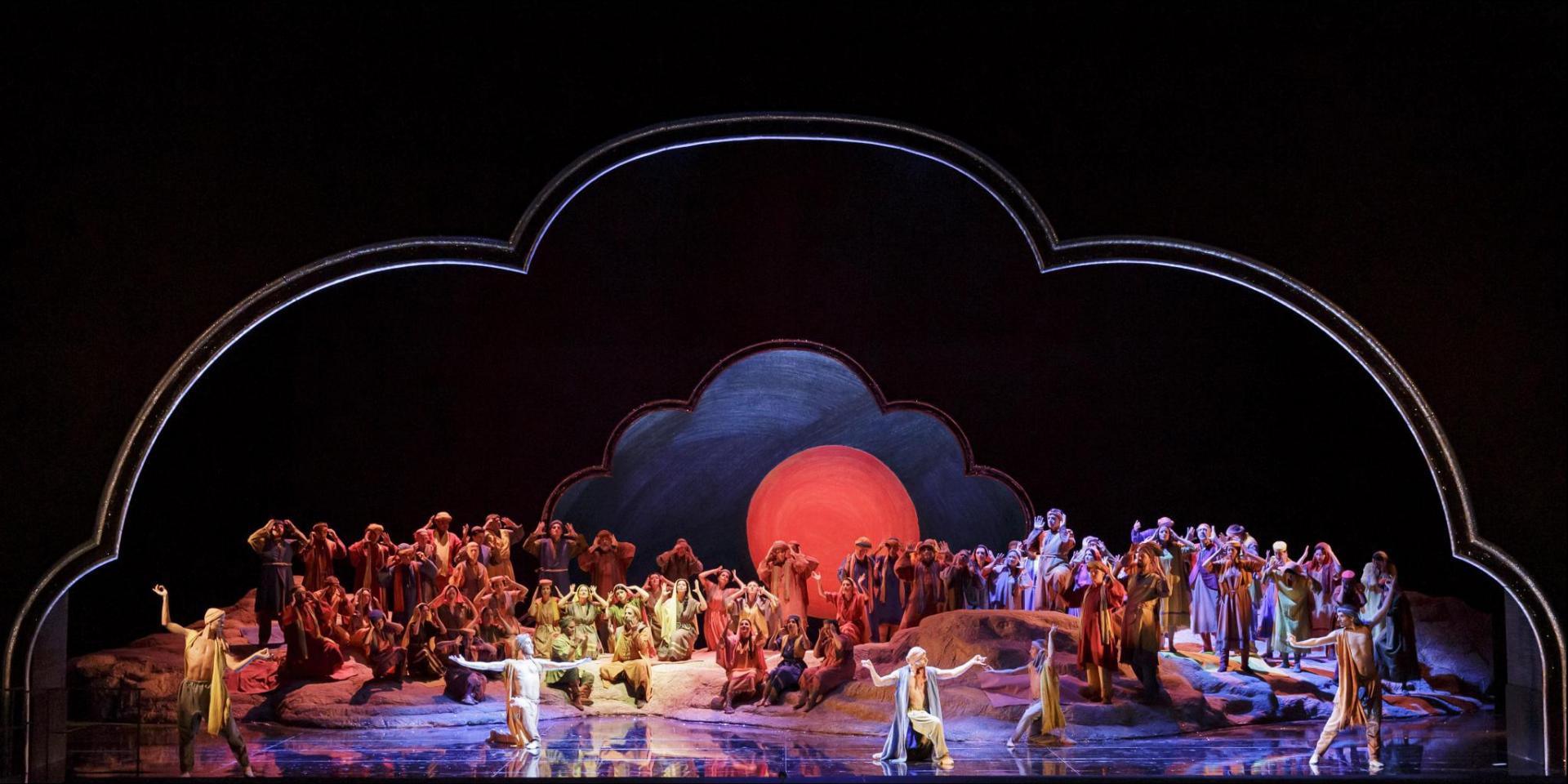 Stage photo of Les Pêcheurs de perles with the Chorus Teatro Regio Torino