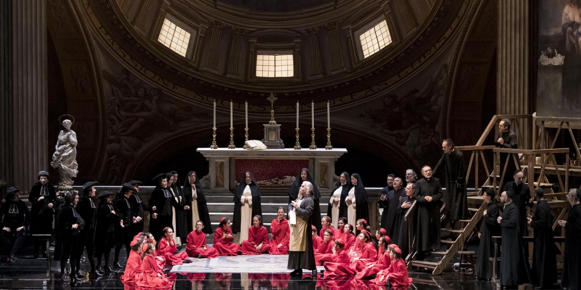 Roberto Abbondanza (Il sagrestano), il Coro del Teatro Regio e il Coro di voci bianche del Teatro Regio e del Conservatorio 'G. Verdi' nell'Atto I di Tosca (foto Edoardo Piva)