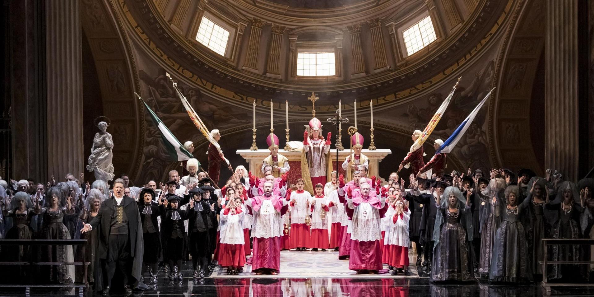 Ambrogio Maestri (Vitellio Scarpia), il Coro del Teatro Regio e il Coro di voci bianche del Teatro Regio di Torino e del Conservatorio 'G. Verdi' nell'Atto I di Tosca (foto Edoardo Piva)