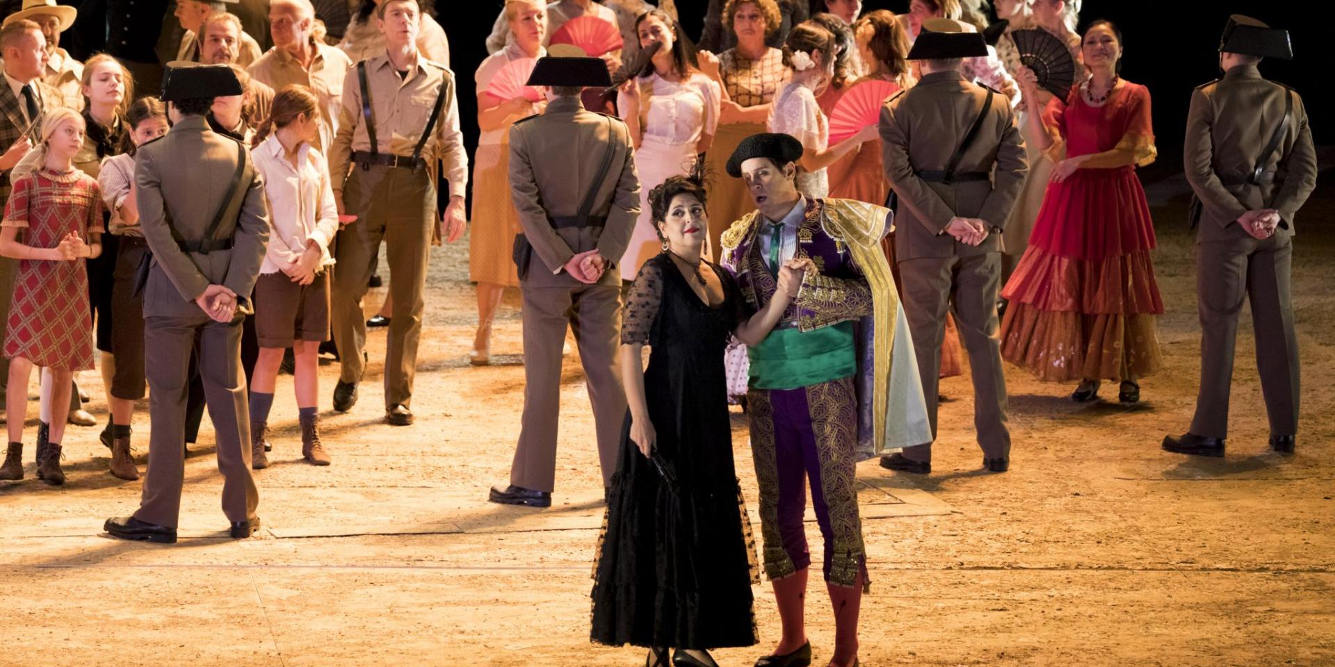 Varduhi Abrahamyan (Carmen), Lucas Meachem (Escamillo) and the Chorus Teatro Regio Torino