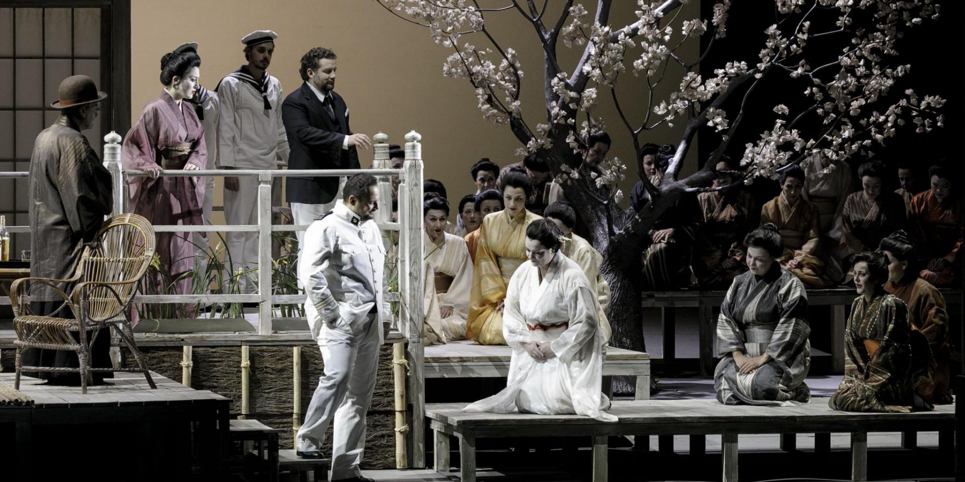 Sofia Koberidze (Suzuki), Simone Del Savio (Sharpless), Murat Karahan (Pinkerton), Rebeka Lokar (Madama Butterfly) e il Coro del Teatro Regio