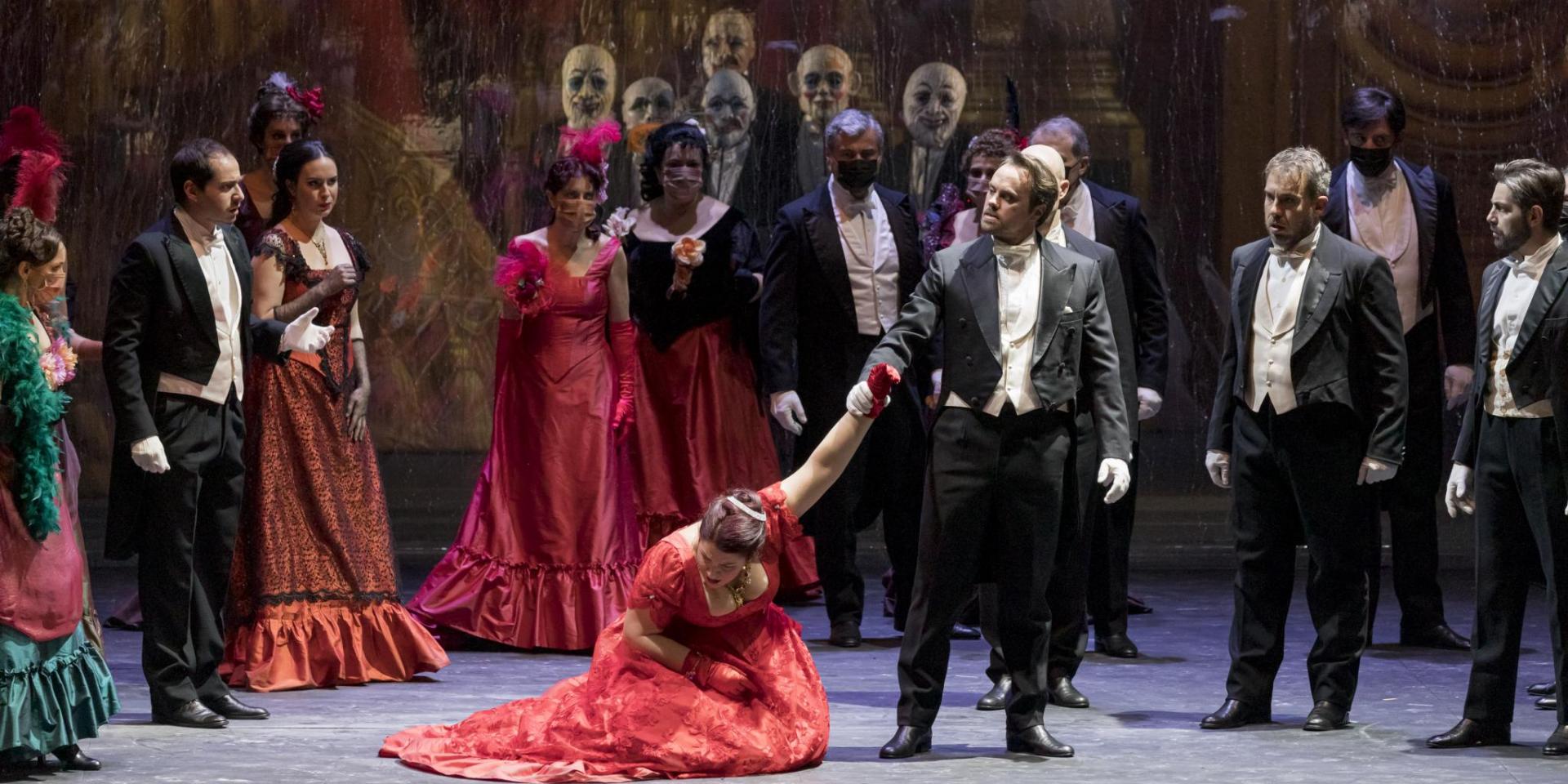 Joan Folqué (Gastone), Lorrie Garcia (Flora Bervoix), Gilda Fiume (Violetta Valéry), Julien Behr (Alfredo Germont), Alessio Verna (Il marchese D’Obigny), Rocco Cavalluzzi (Il dottor Grenvil) and the Chorus Teatro Regio Torino - ph Edoardo Piva