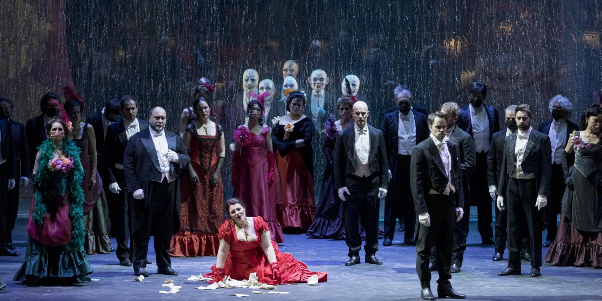 Damiano Salerno (Giorgio Germont), Joan Folqué (Gastone), Lorrie Garcia (Flora Bervoix), Gilda Fiume (Violetta Valéry), Dario Giorgelè (Il barone Douphol), Julien Behr (Alfredo Germont), Rocco Cavalluzzi (Il dottor Grenvil) and the Chorus Teatro Regio Torino - ph Edoardo Piva