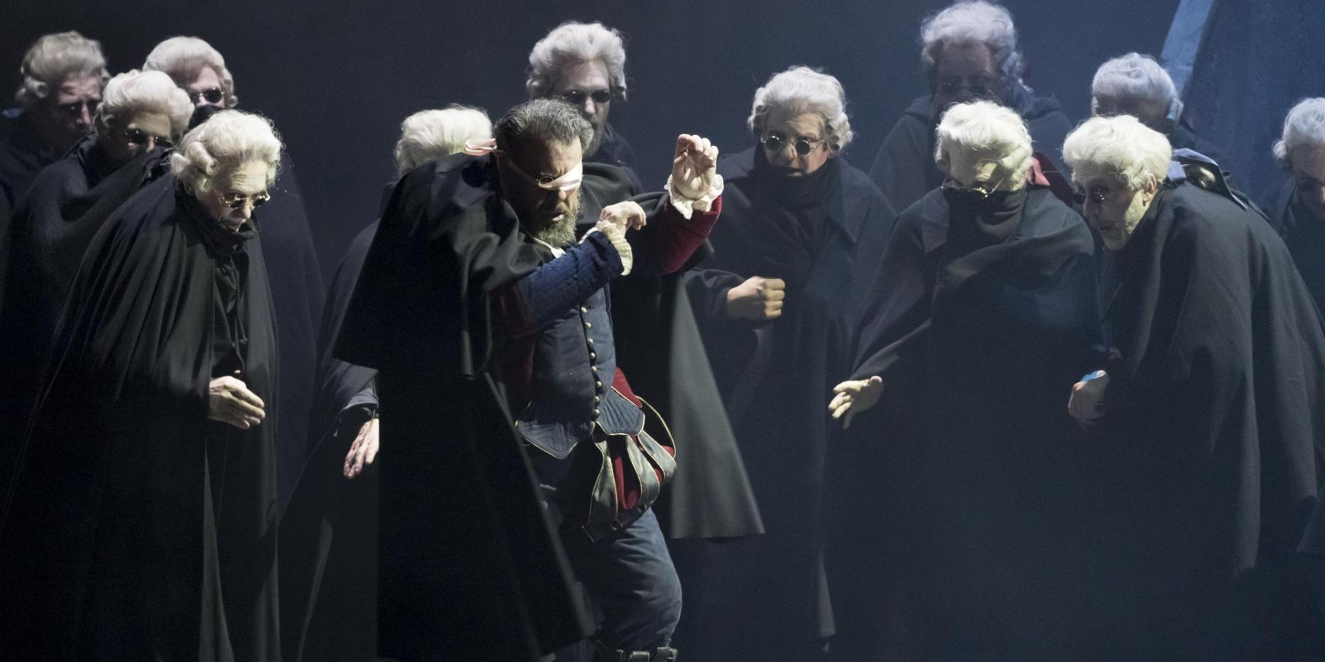 Carlos Álvarez (Rigoletto) and the Chorus of Teatro Regio Torino