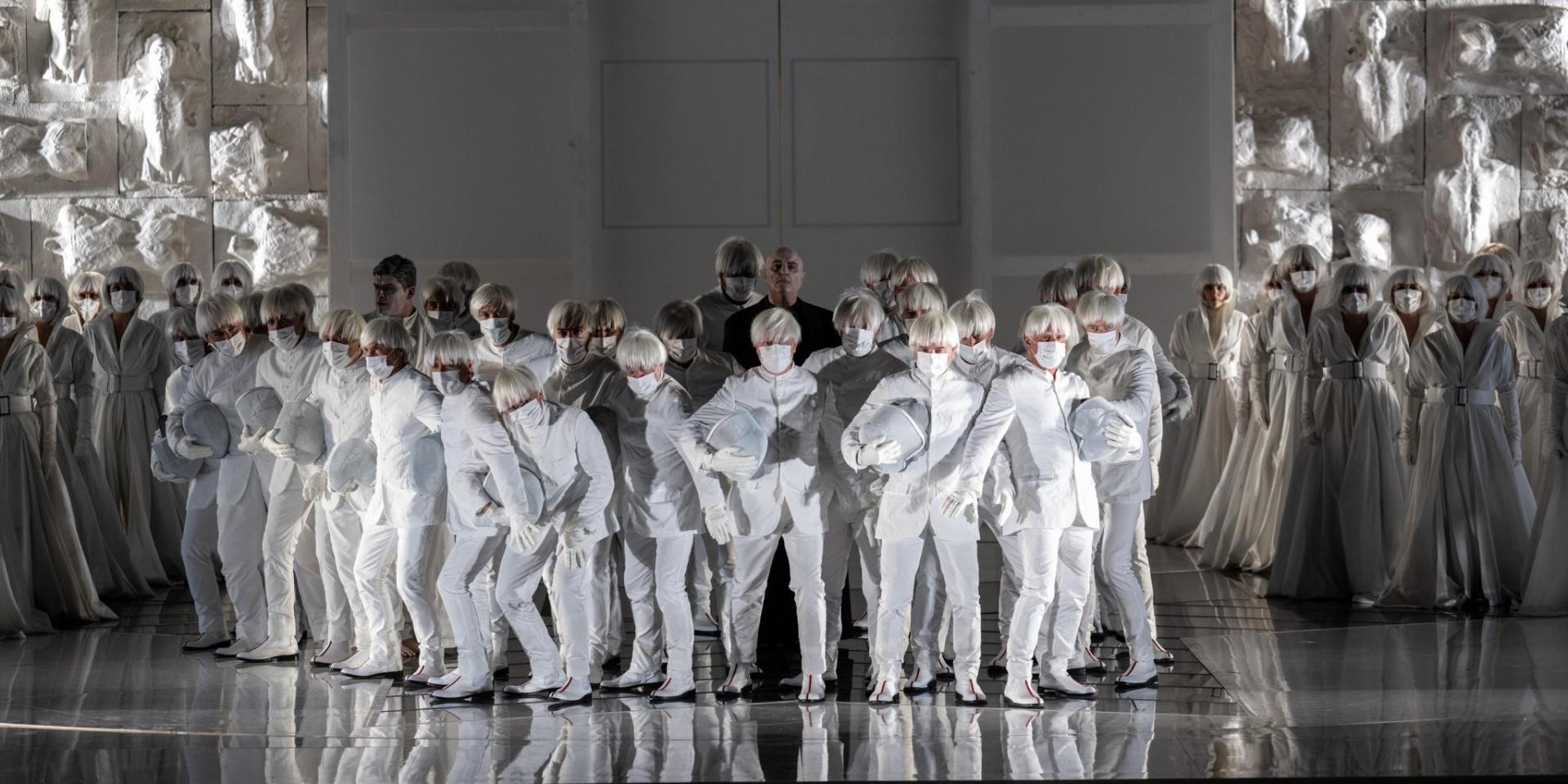 Michele Pertusi (Timur) e il Coro Teatro Regio Torino - foto Andrea Macchia