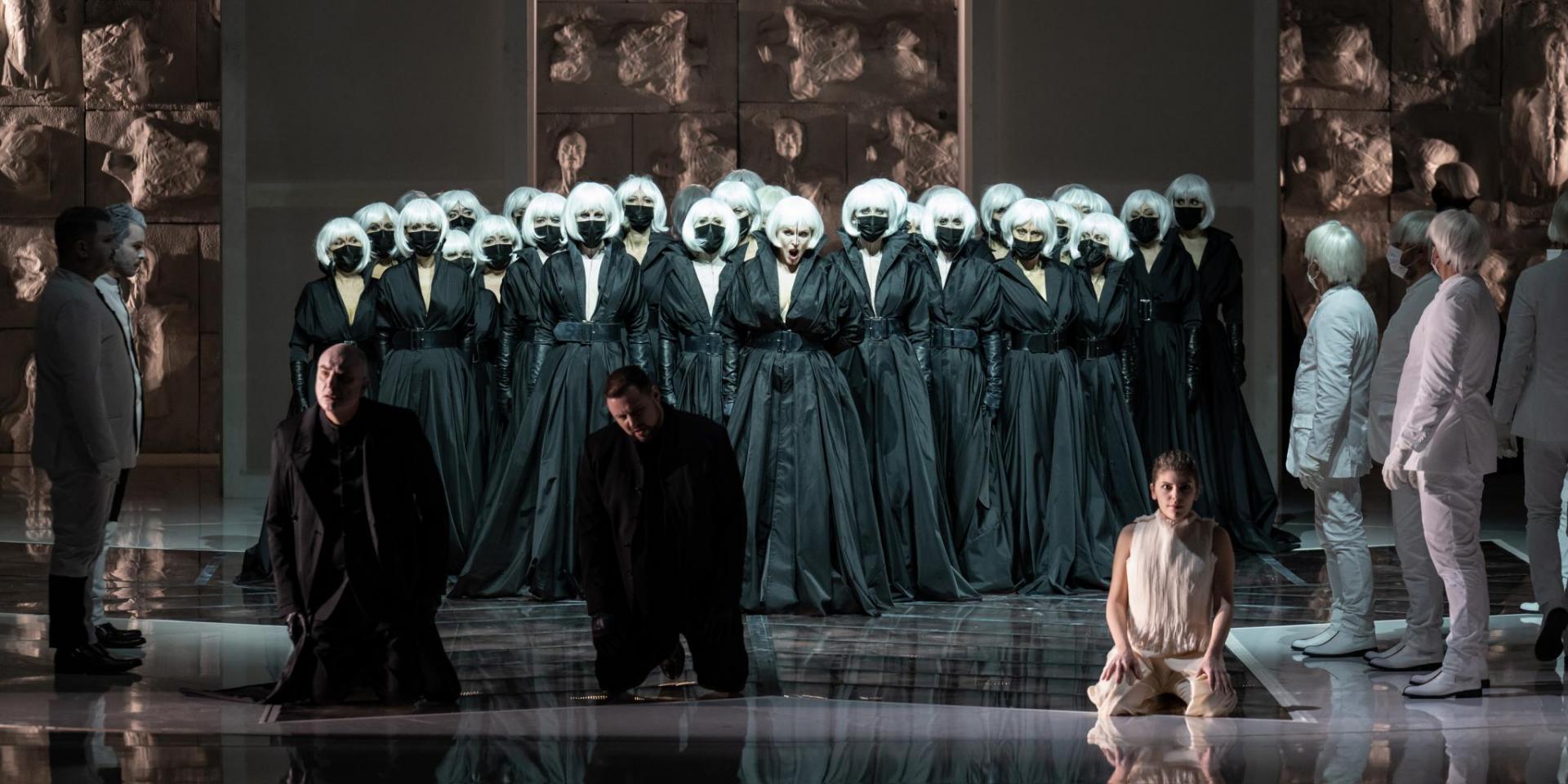 Michele Pertusi (Timur), Mikheil Sheshaberidze (Calaf), Ingela Brimberg (Turandot), Giuliana Gianfaldoni (Liù) e il Coro Teatro Regio Torino - foto Andrea Macchia