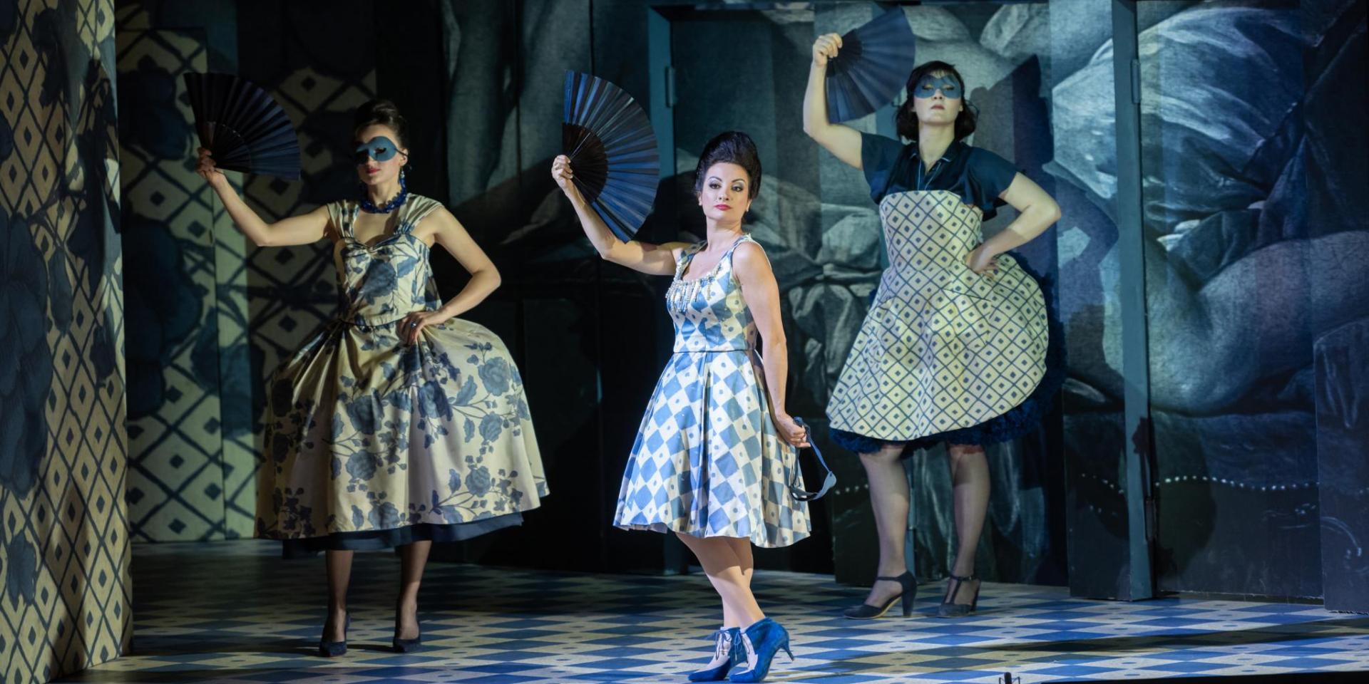 Carolina Lippo (Ernestina), Elisa Verzier (La contessa) e Anna Marshania (Carlotta) - foto Andrea Macchia