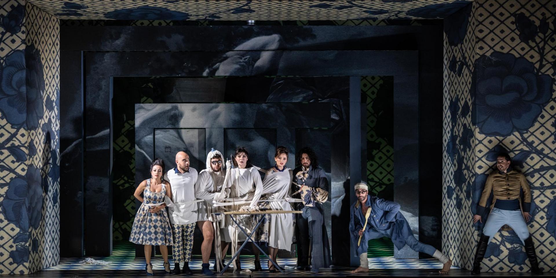 Carolina Lippo (Ernestina), Askàr Lashkin (Blasio), Adolfo Corrado (Lumaca), Anna Marshania (Carlotta), Elisa Verzier (La contessa), Omar Mancini (Il conte di Bandiera), Martin Dvořák (Carosello Dubbio) e Joan Folqué (Il tenente) - foto Andrea Macchia