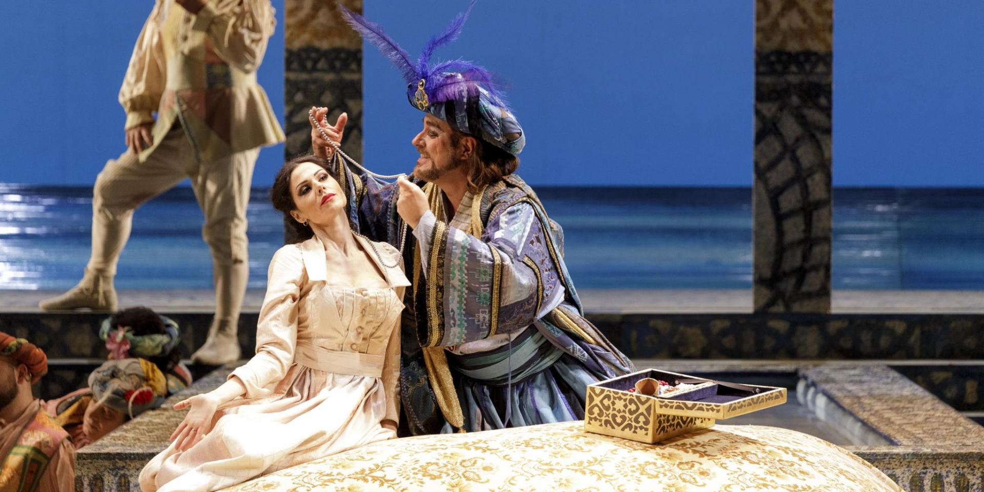 Martina Belli (Isabella) and Carlo Lepore (Mustafà)