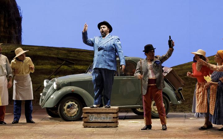 Foto di scena de L'elisir d'amore (foto Edoardo Piva)