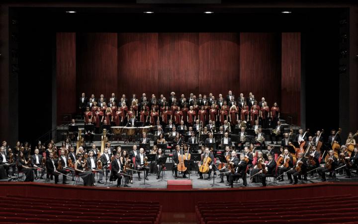 L'Orchestra e il Coro Teatro Regio Torino (foto Edoardo PIva)