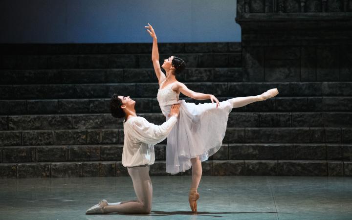 Una foto di scena di Romeo e Giulietta (foto Nikita Chuntomov)