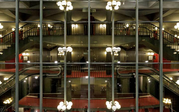 Le scale mobili nel foyer del Teatro Regio