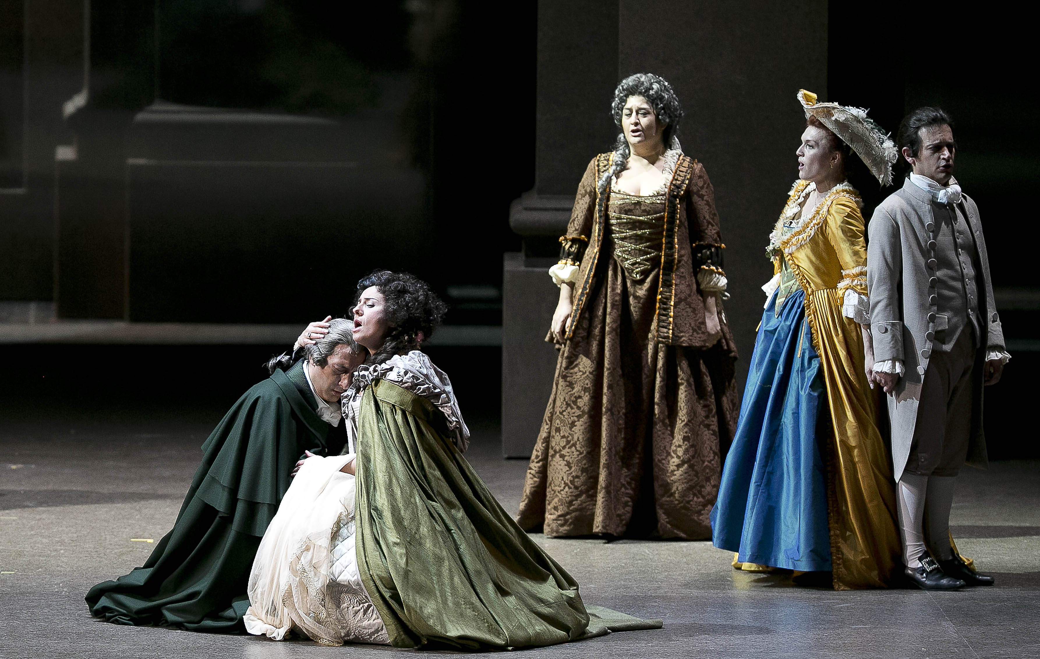 Vito Priante (Il conte d'Almaviva), Carmela Remigio (La contessa), Alexandra Zabala (Marcellina), Ekaterina Bakanova (Susanna) e Mirko Palazzi (Figaro) - Foto Ramella&Giannese