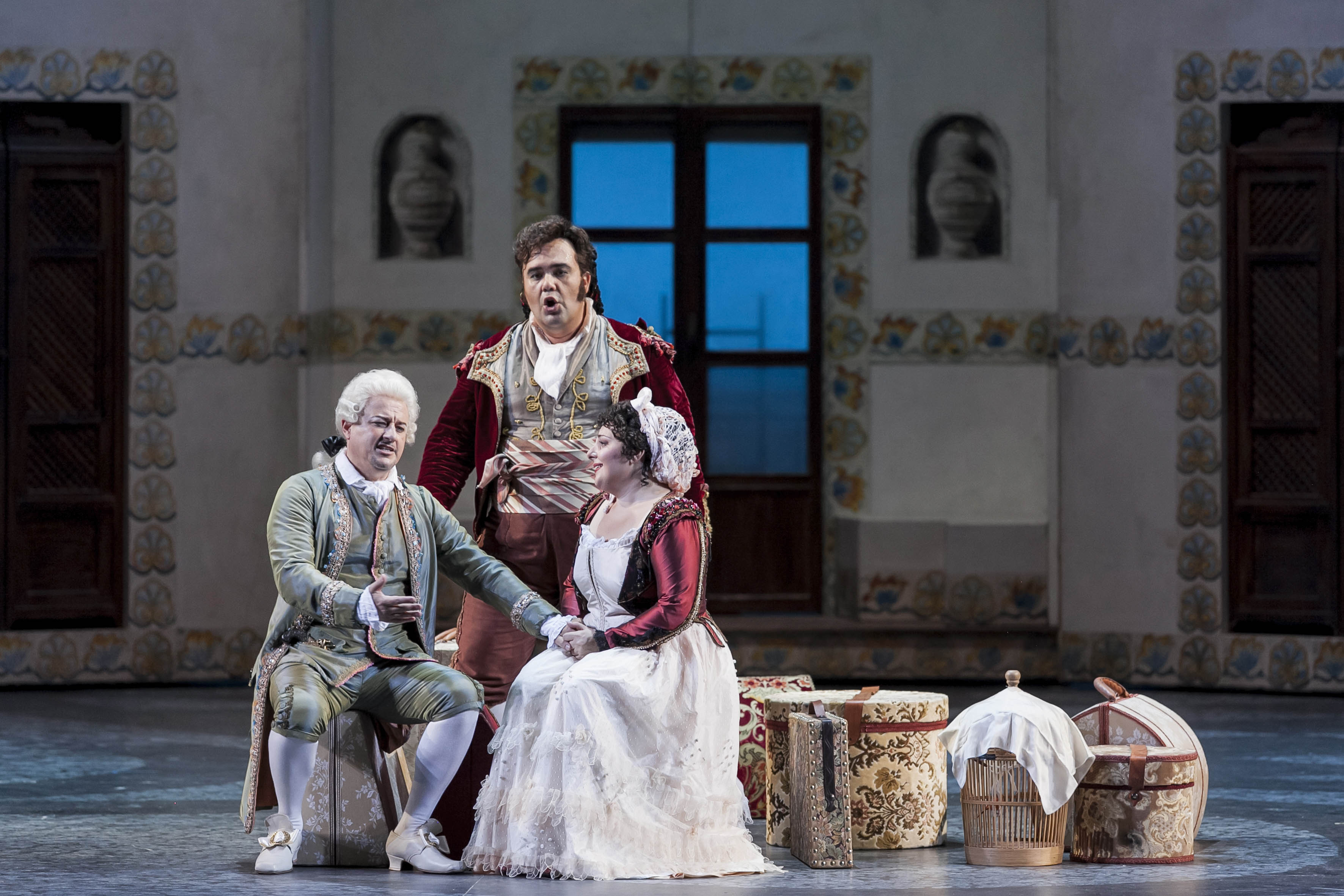 Roberto de Candia (Figaro), Antonino Siragusa (Il conte d'Almaviva) e Chiara Amarù (Rosina) - Foto Edoardo Piva