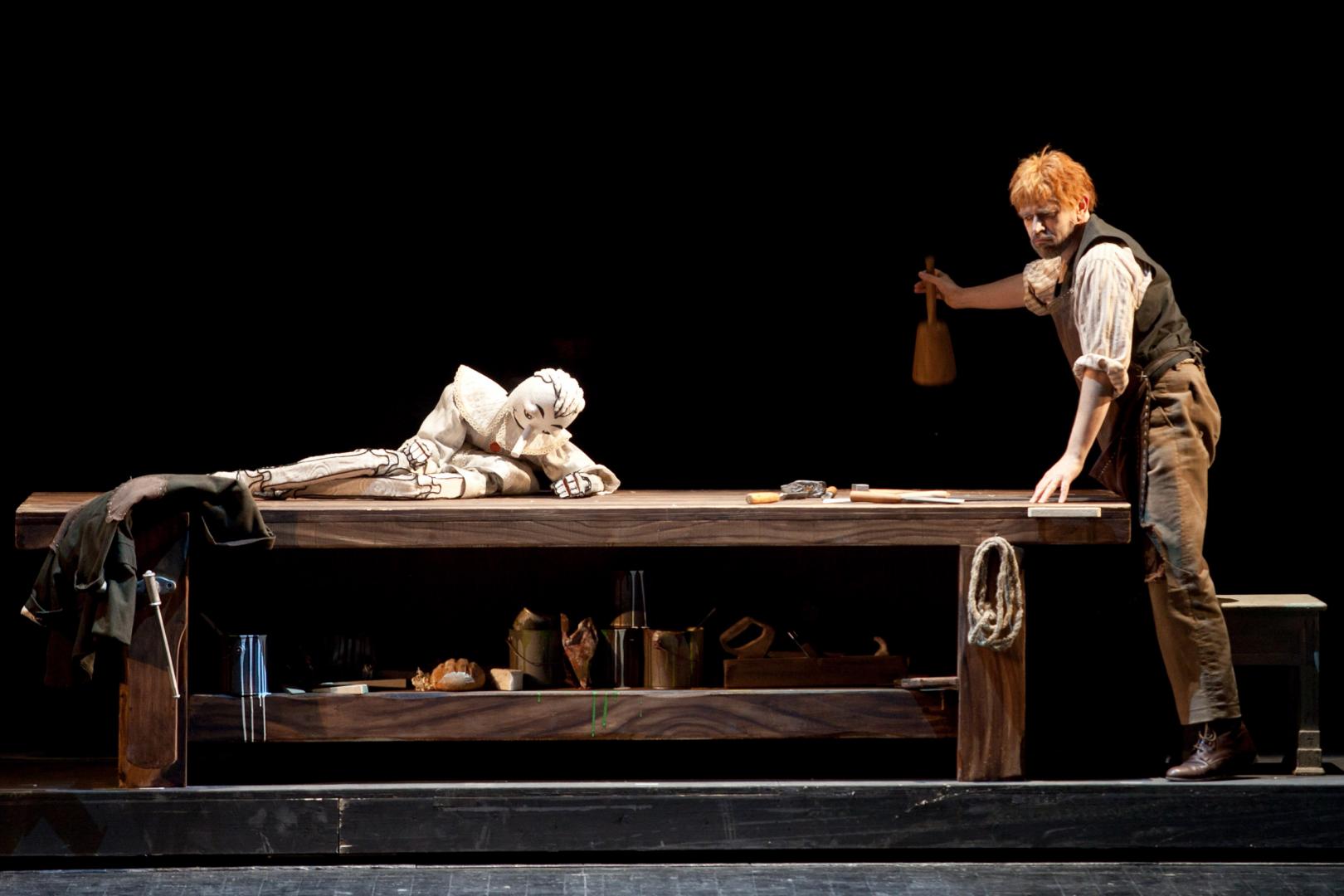Foto di scena con Pinocchio e Geppetto